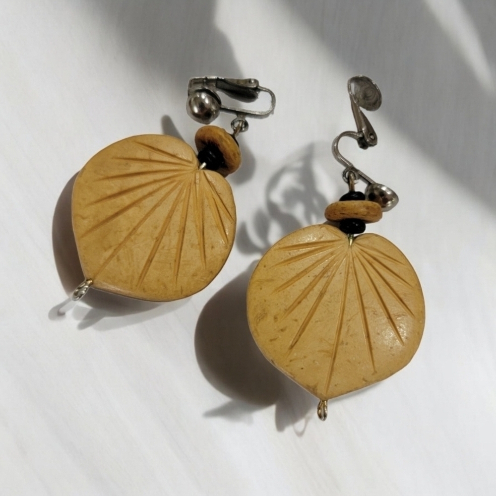 Cream Colored Shell Shape Earrings